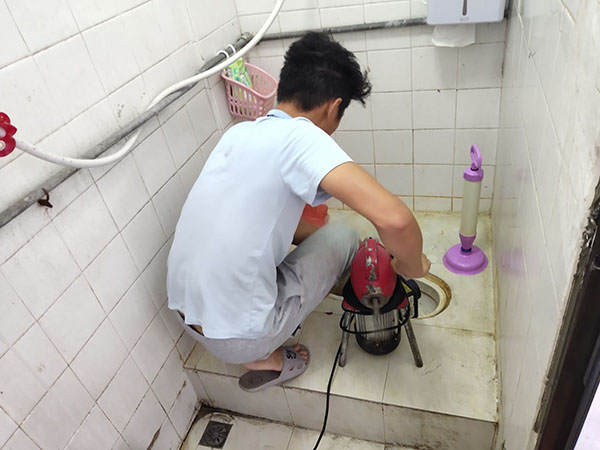 黄平管道堵塞冒臭气 专业师傅现场解决问题