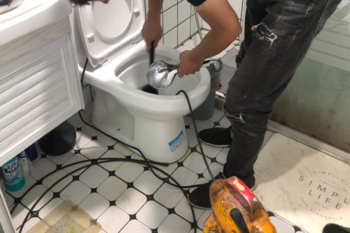 黄平马桶堵塞自己疏通还是找师傅？专业上门服务让你省时更省心